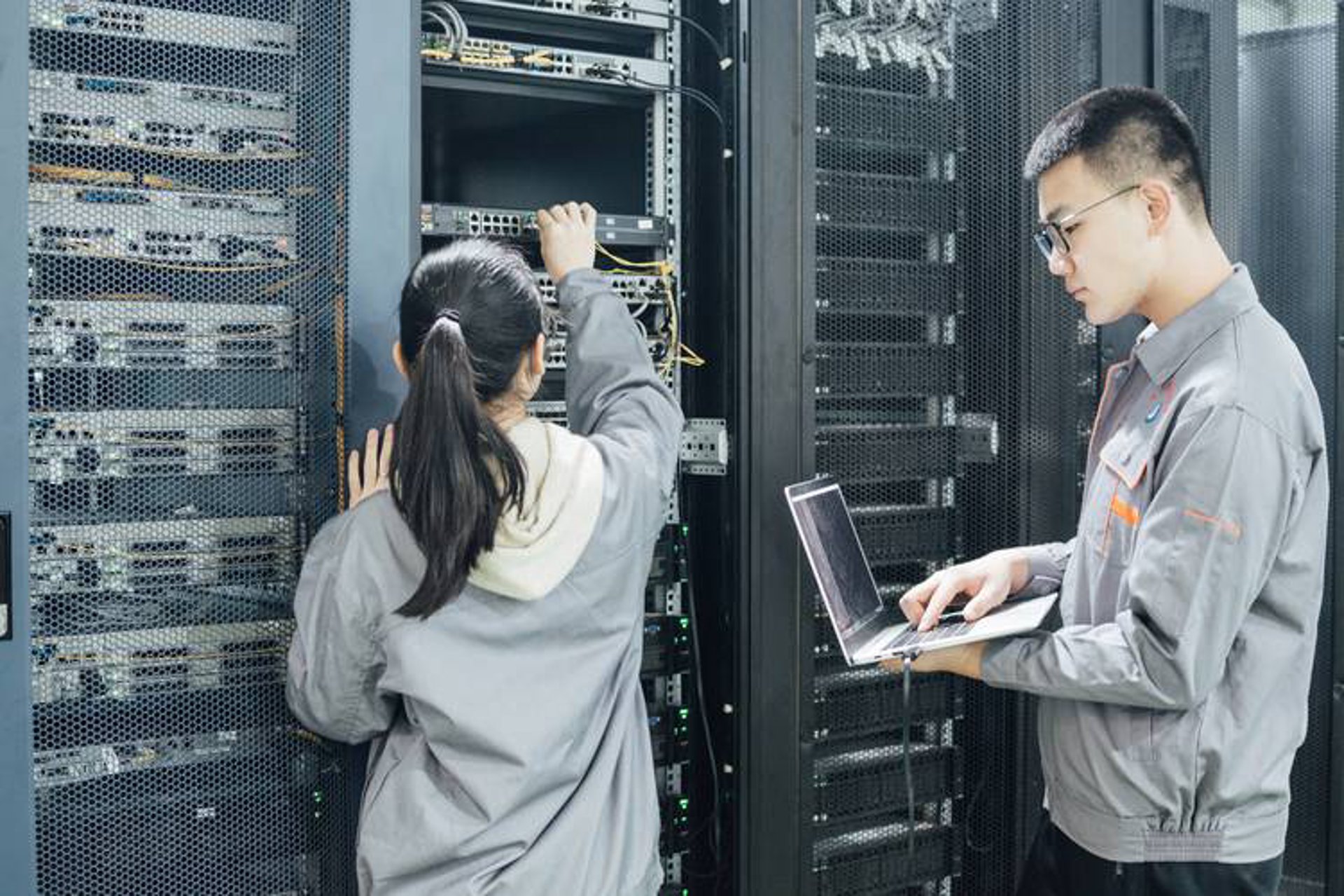 站群系统进化论：从批量建站到AI驱动的内容分发引擎
